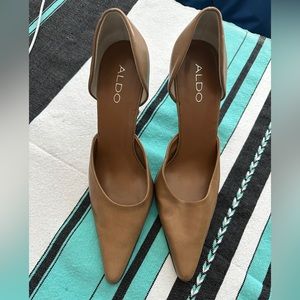 Camel pointy heels